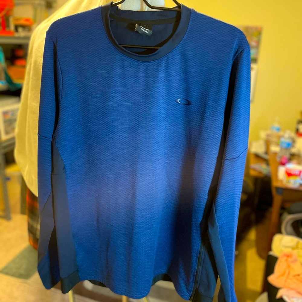 Oakley long sleeve shirt